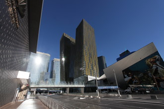 Veer Towers West in Las Vegas, NV - Foto de edificio - Building Photo