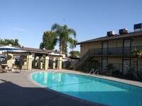 Sierra View in Fresno, CA - Foto de edificio - Building Photo