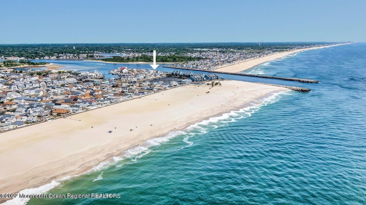 12 Inlet Dr in Point Pleasant Beach, NJ - Building Photo