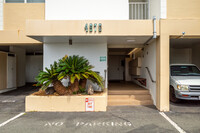 Waialae Gardens Condominium in Honolulu, HI - Foto de edificio - Building Photo