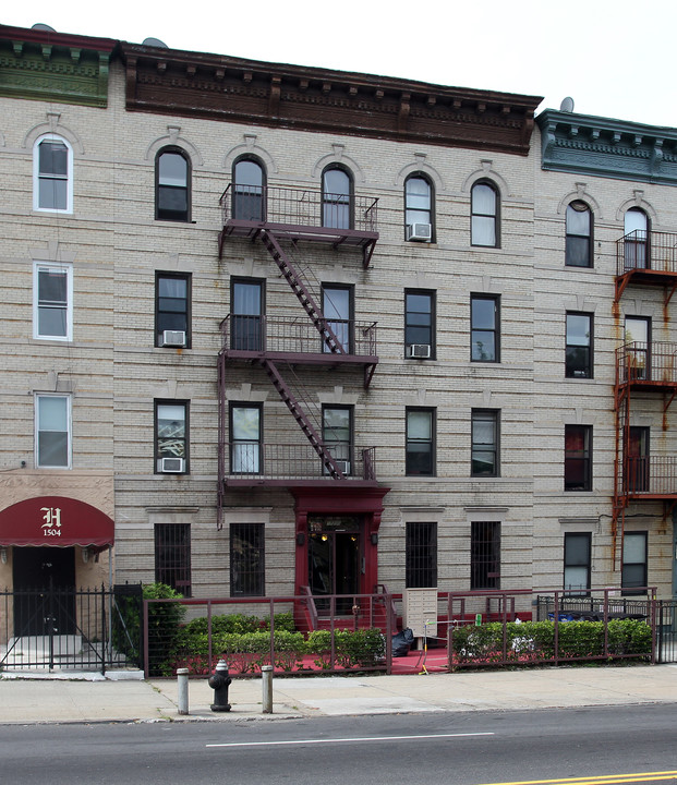 1498 Bushwick Ave in Brooklyn, NY - Building Photo