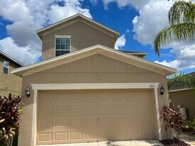 1913 Hawks View Dr in Ruskin, FL - Building Photo