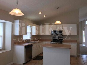 601 Celito Dr in New Smyrna Beach, FL - Foto de edificio - Building Photo