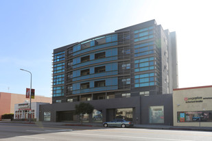 12026 Wilshire Blvd in Los Angeles, CA - Foto de edificio - Building Photo