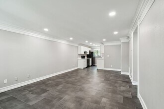 2942 W Bay Dr in Belleair Bluffs, FL - Building Photo - Building Photo