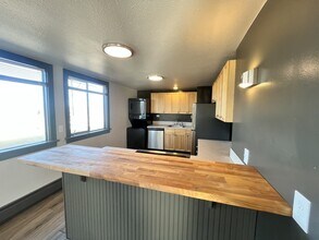 16 N Broadway St in Tacoma, WA - Foto de edificio - Building Photo