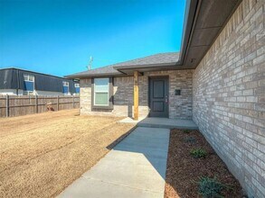 921 NW 87th St in Oklahoma City, OK - Building Photo - Building Photo