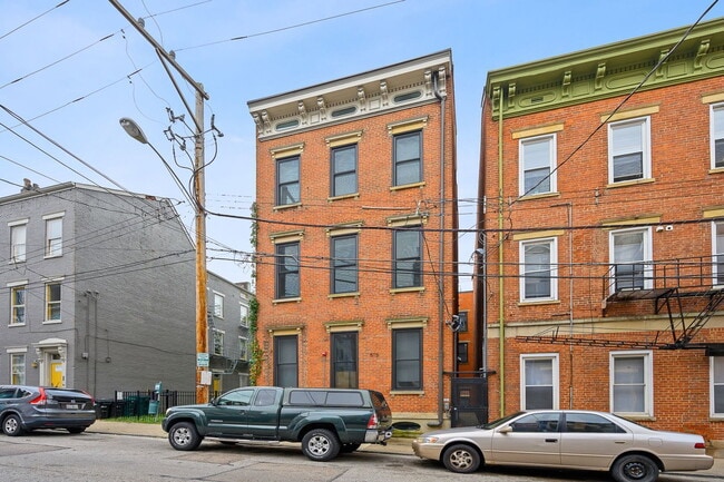 property at 515 E 12th St