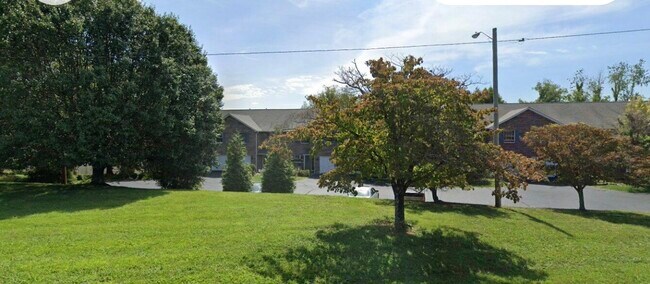 690 Thompson Dr in Abingdon, VA - Building Photo - Building Photo