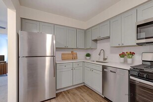 705 S Milwaukee Ave in Libertyville, IL - Building Photo