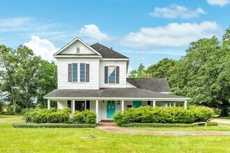 891 County Rd 284 in Alvin, TX - Building Photo - Building Photo
