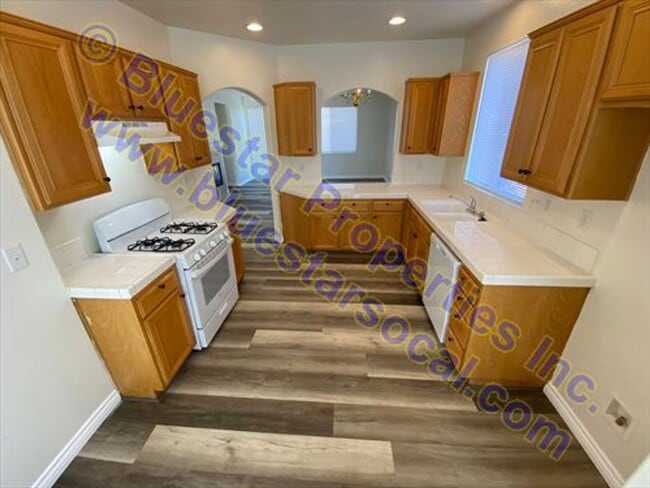 14547 Scottsdale Cir in Adelanto, CA - Foto de edificio - Building Photo