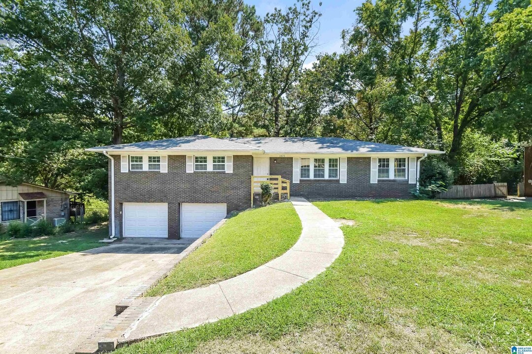 2825 2nd St NW in Center Point, AL - Building Photo