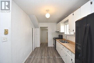 237-237 Nassau St in Oshawa, ON - Building Photo - Building Photo