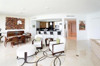 10295 Collins Ave, Unit 801 in Bal Harbour, FL - Foto de edificio - Building Photo