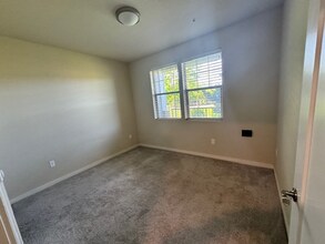 16401 NW Chadwick Way in Portland, OR - Building Photo - Building Photo