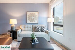 39 Railroad Ave in Haverhill, MA - Building Photo