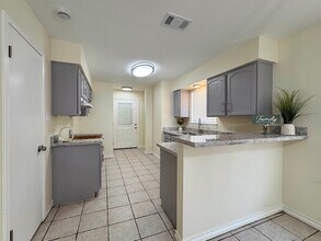 304 Anthony Ln in Laredo, TX - Building Photo - Building Photo