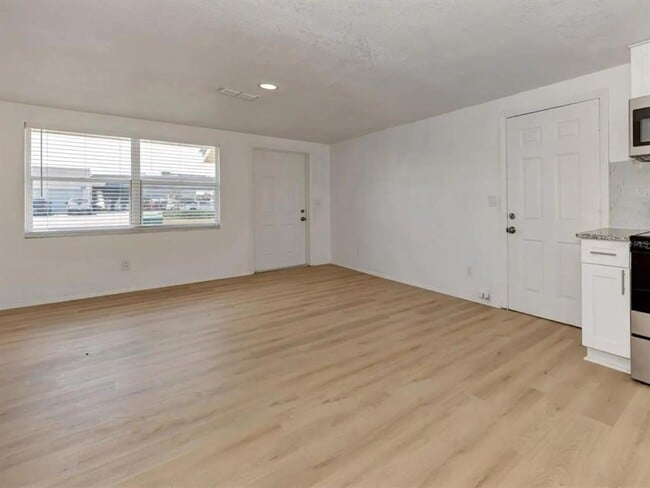 1601 Faust Dr in Englewood, FL - Building Photo - Building Photo