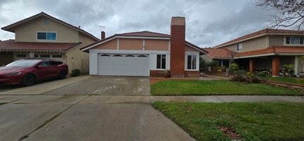 3102 S Baker St in Santa Ana, CA - Building Photo - Building Photo