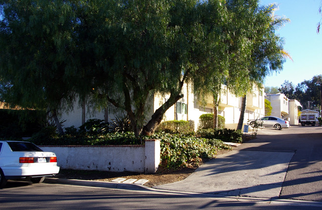 Colonial Apartments in La Mesa, CA - Building Photo - Building Photo