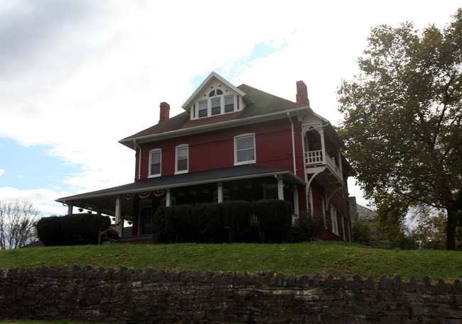 400 Virginia & 531 Surrey Ave in Hagerstown, MD - Foto de edificio - Building Photo