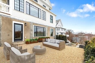 32 Beacon St in Gloucester, MA - Building Photo - Building Photo