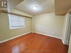 101 Bristol Rd E in Mississauga, ON - Building Photo - Building Photo