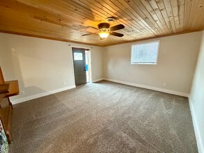 401 3rd St in Searsboro, IA - Foto de edificio - Building Photo