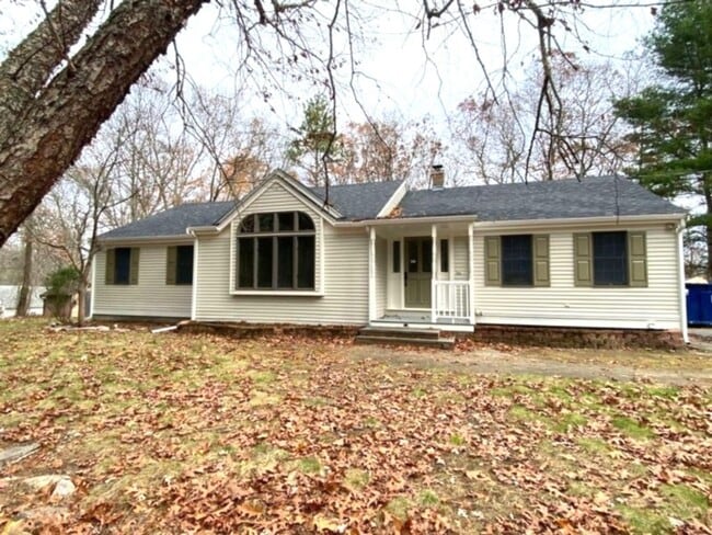 42 Belfield Dr in Johnston, RI - Building Photo - Building Photo