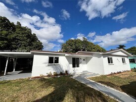 971 NW 200th Terrace in Miami, FL - Building Photo