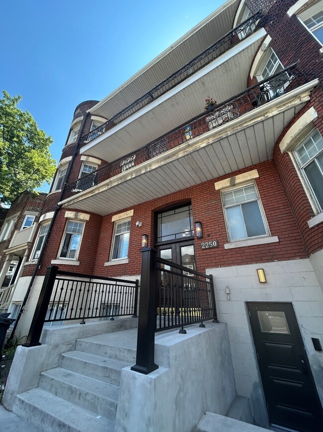 property at 2250 Av. Girouard