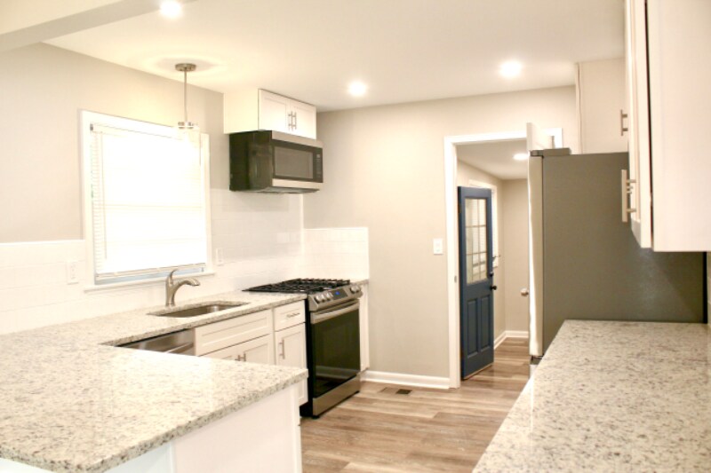 1077 Curtis Dr in Forest Park, GA - Building Photo