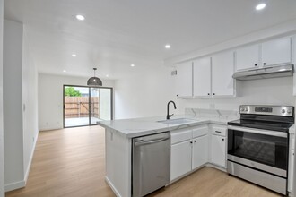 5260 Rimpark Ln in San Diego, CA - Building Photo - Building Photo