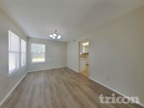 3914 Sweetgum Ct in Flower Mound, TX - Foto de edificio - Building Photo