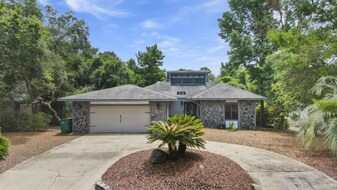 306 Curacao Way in Niceville, FL - Building Photo