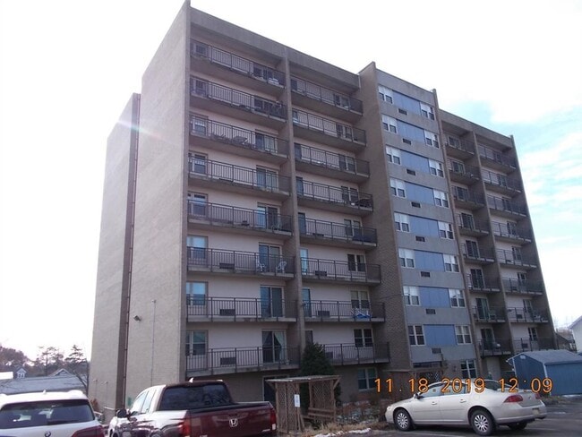 126 W Church St in Somerset, PA - Building Photo - Building Photo