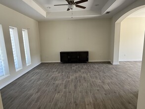 6102 Amir Dr in Laredo, TX - Building Photo - Building Photo