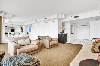 20281 E Country Club Dr in Aventura, FL - Building Photo - Building Photo