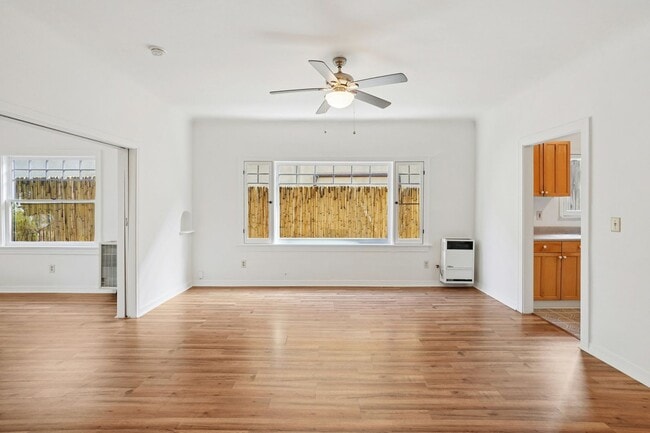 property at 1015 3/4-929 W Kensington Rd