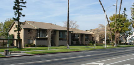 Cedar Crest Apartments in Riverside, CA - Building Photo - Building Photo