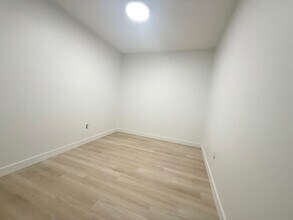201 Laval St in Coquitlam, BC - Building Photo - Building Photo
