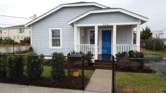 204 Cape Fear Blvd in Carolina Beach, NC - Building Photo