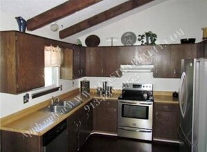 12500 S Summertree Ln in Olathe, KS - Foto de edificio - Building Photo