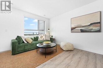 100 Manett Crescent in Brampton, ON - Building Photo - Building Photo