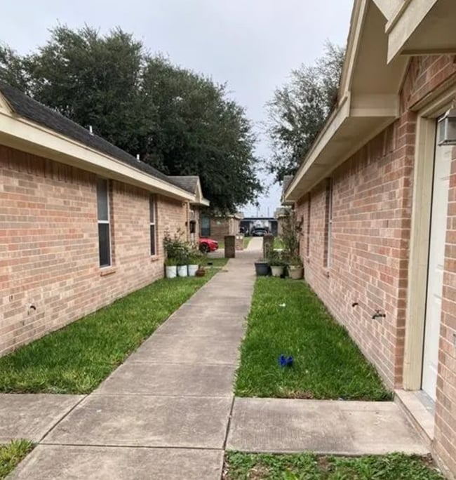 property at 2408 Moonlight Ln