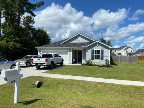 1103 Farmhouse Ln in Jacksonville, NC - Building Photo