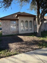 900 S Palm Dr in Pharr, TX - Building Photo