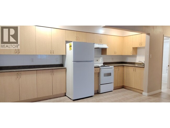 6709 Sussex Ave in Burnaby, BC - Building Photo - Building Photo