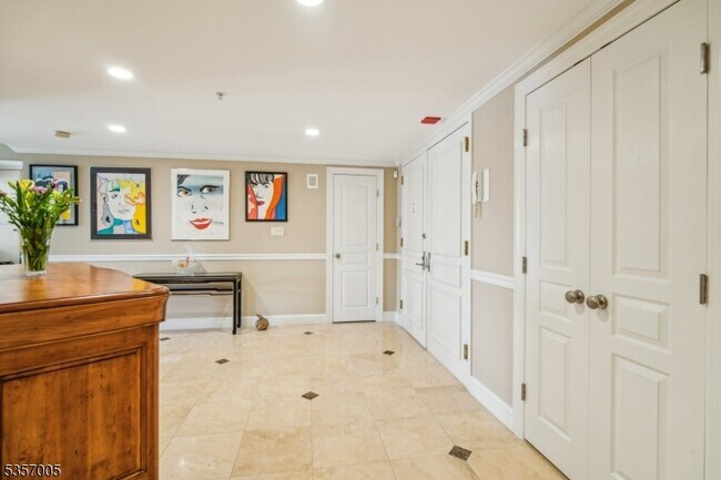 10 Smith Manor Blvd in West Orange, NJ - Building Photo - Building Photo